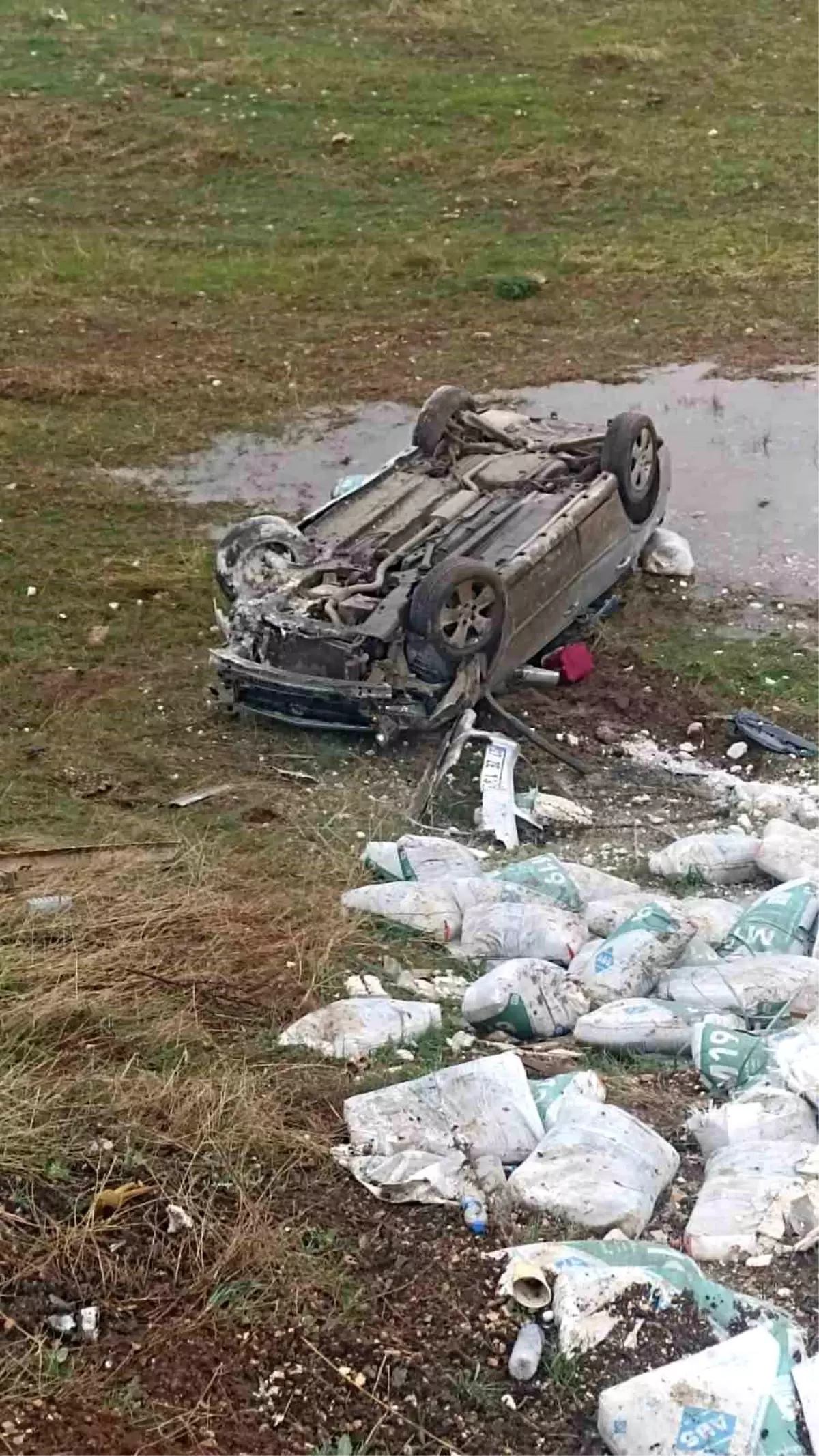 Adıyaman’da Denetimden Çıkan Araba Şarampole Yuvarlandı: 4 Yaralı