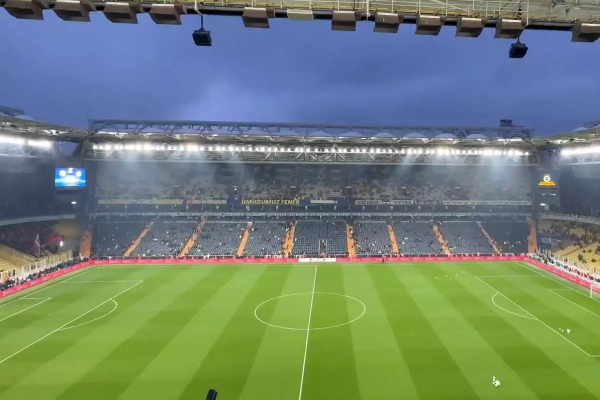Fenerbahçe, derbi öncesi stadyumda yavru kedi sesi açtı