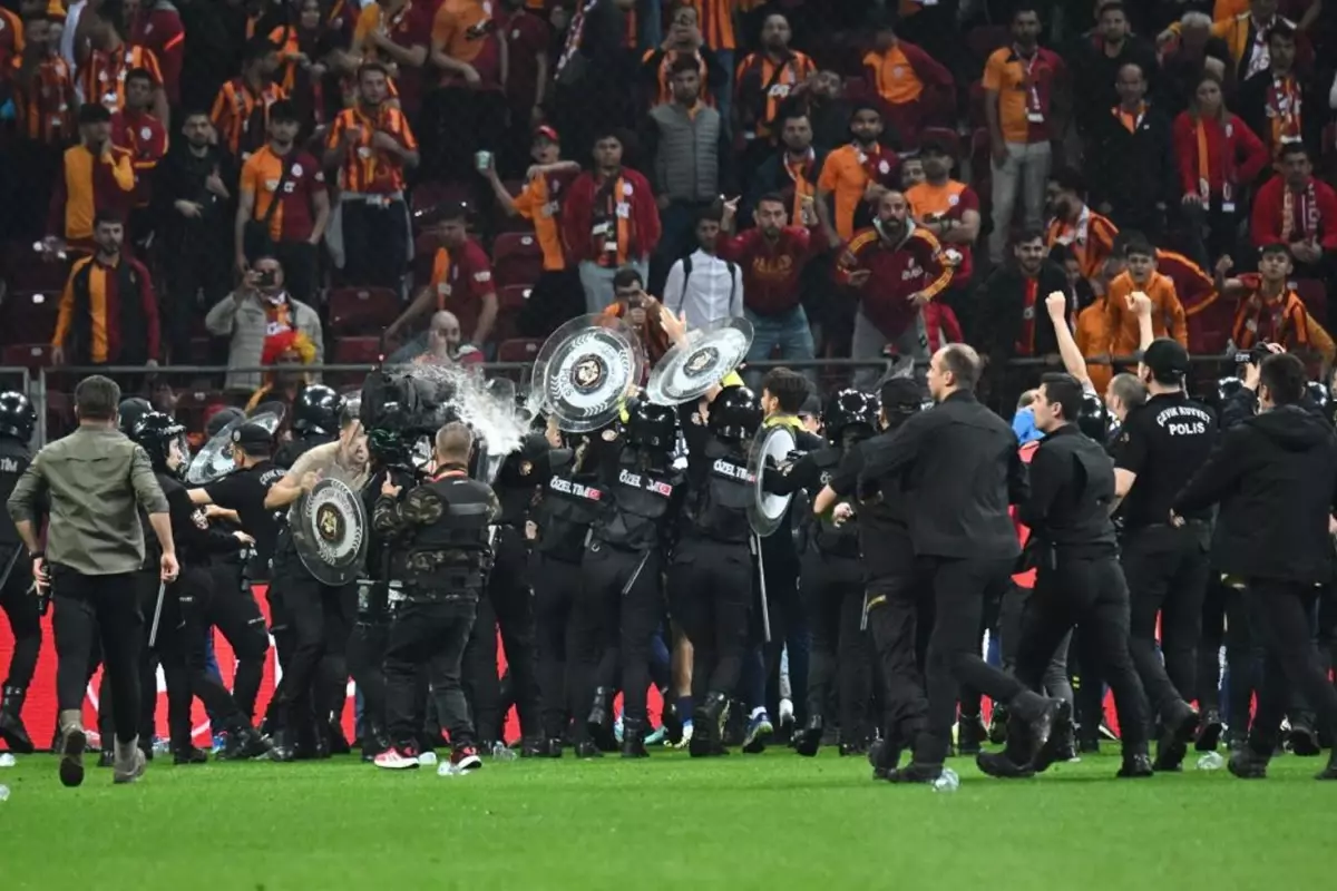 Fenerbahçe-Galatasaray derbisine ağır polis tedbiri