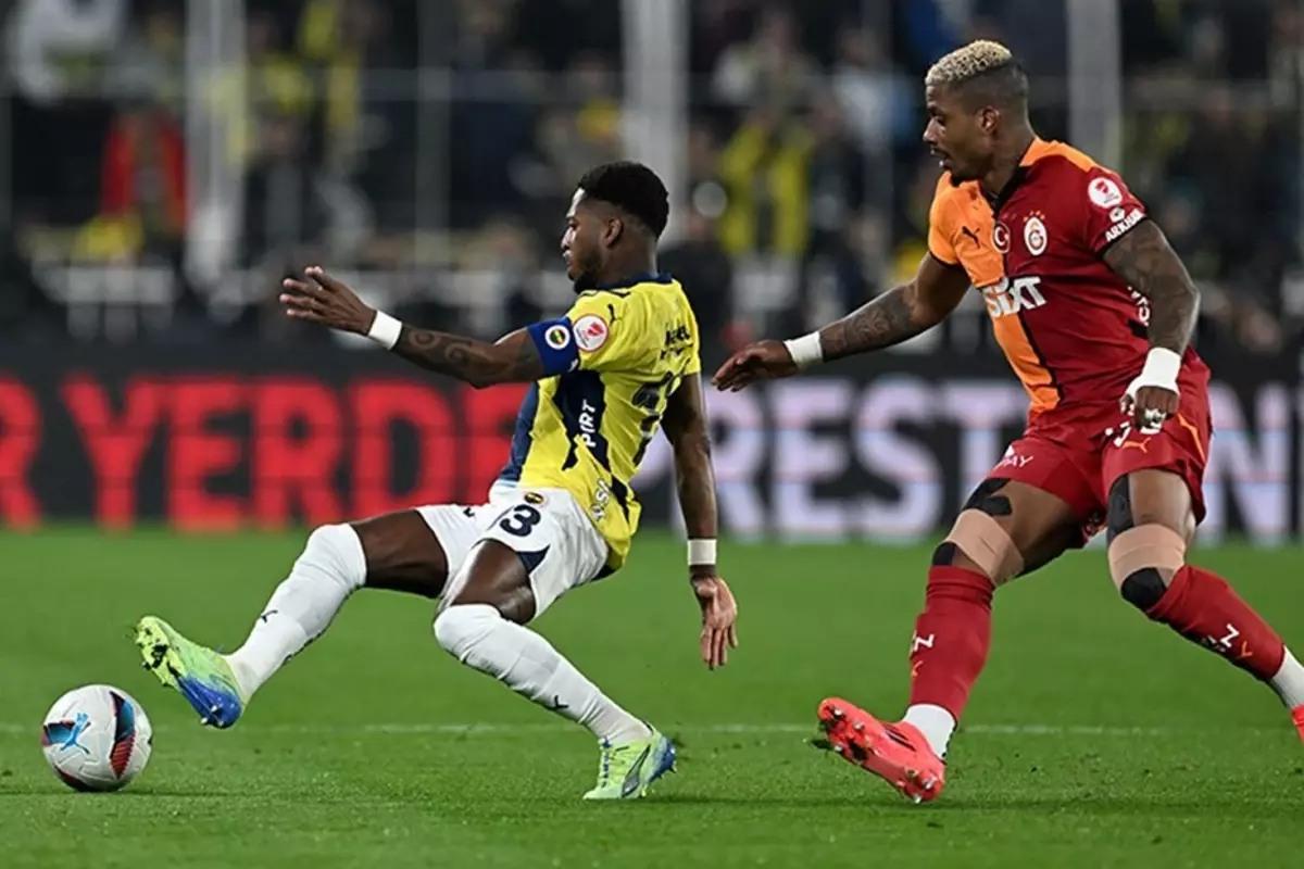 Galatasaray’a derbide sakatlık şoku! Yıldız futbolcu oyuna devam edemedi