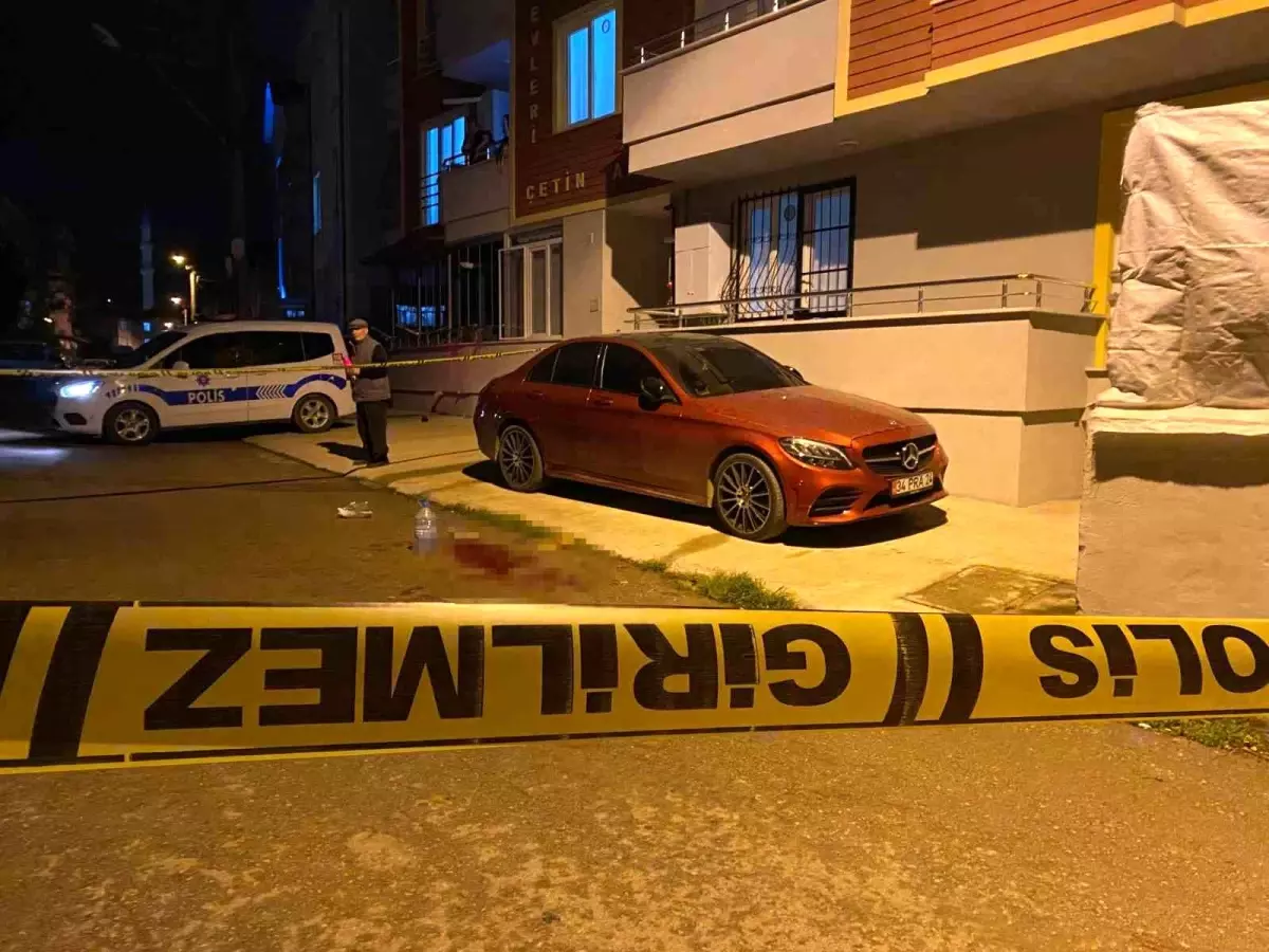 Kocaeli’de Tartışma Sonucu Boynundan Bıçaklanan Genç Ağır Yaralandı