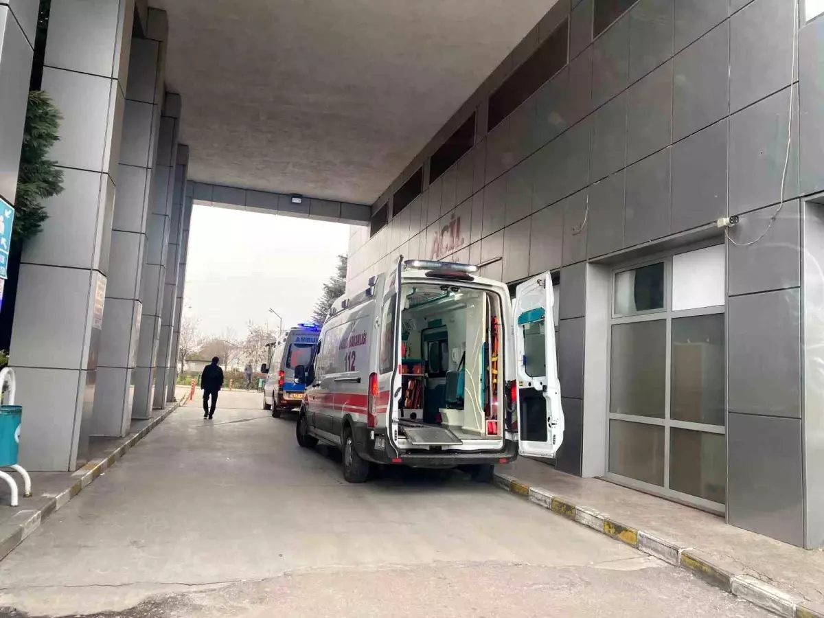 Kocaeli’de Tavuk Döner Zehirlenmesi: 52 Hastaneye Kaldırıldı