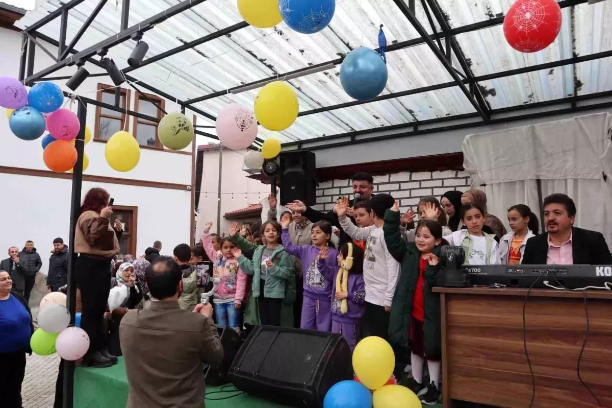 Kütahya Kadim Vakfı’ndan Çocuk Bayramlaşması Şenliği