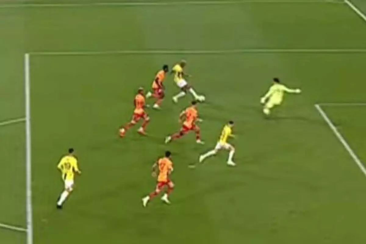 Ofsayt mı değil mi? Herkes Fenerbahçe’nin bu golünü tartışıyor