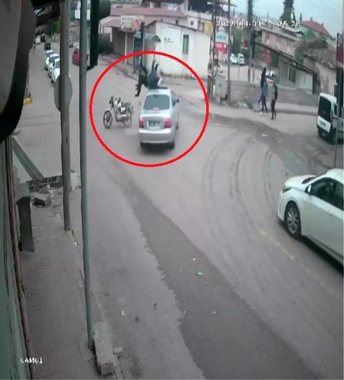 Reyhanlı’da Otomobil-Motosiklet Çarpışması: İki Yaralı