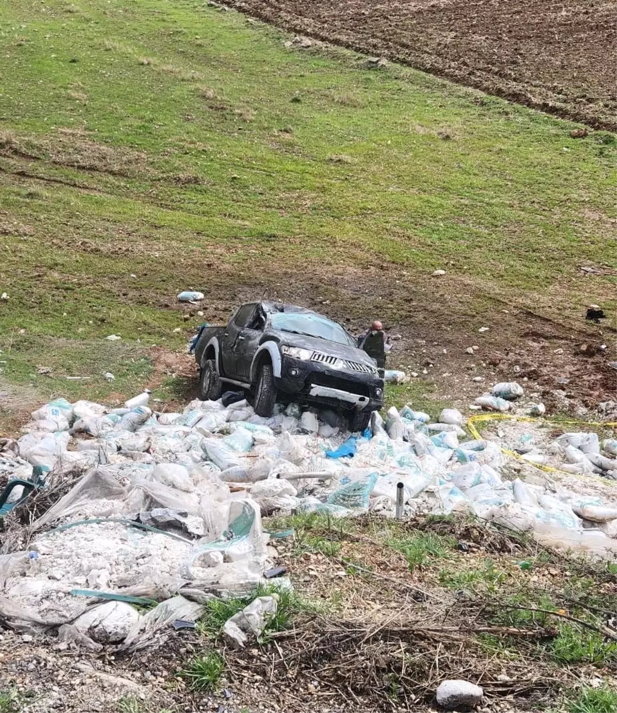 Adıyaman’da Kamyonet Şarampole Yuvarlandı: İki Yaralı