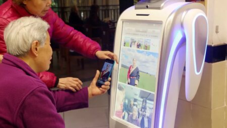 Çin’de Huzurevinde Robot Bakıcı Devri Başladı
