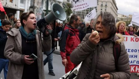 Emekçi ve memurlar 24 saatlik greve gitti, Yunanistan’da hayat durma noktasına geldi