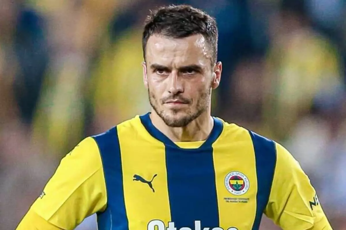 Görüşmeler başladı! Fenerbahçe, Kostic’in bonservisini alacak