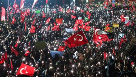 İBB protestoları sonrası tutuklanan 102 genç tahliye edildi