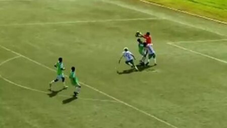 Kaleciyle çarpışan genç futbolcu hayatını kaybetti