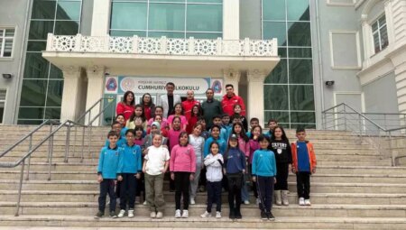 Kırşehir Cumhuriyet İlkokulu’ndan Filistinli Çocuklara Yardım Kampanyası