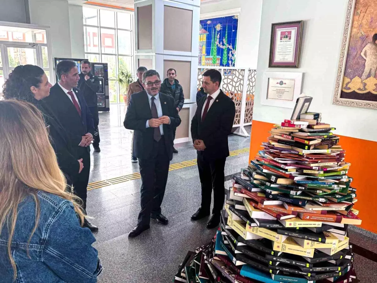 Kütüphane Haftası’nda Öğrencilerle Buluşan Rektör, Kütüphanenin Kıymetine Dikkat Çekti
