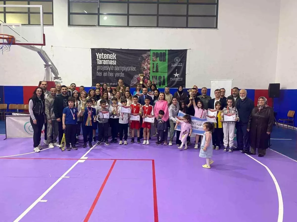 Sivas Cumhuriyet Üniversitesi Vakfı Okulları Teniste Şampiyon Oldu