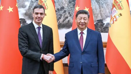 Xi Jinping ve Pedro Sanchez Beijing’de Bir Ortaya Geldi