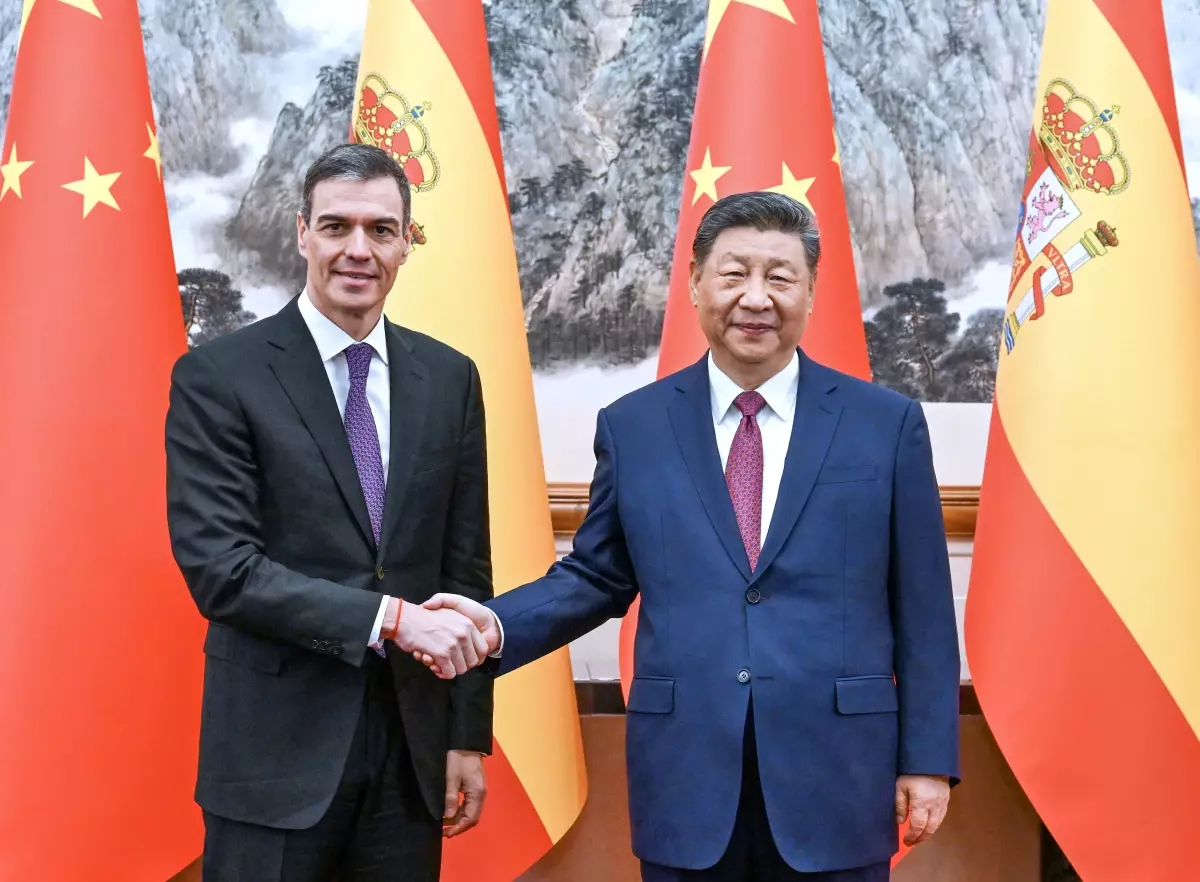 Xi Jinping ve Pedro Sanchez Beijing’de Bir Ortaya Geldi