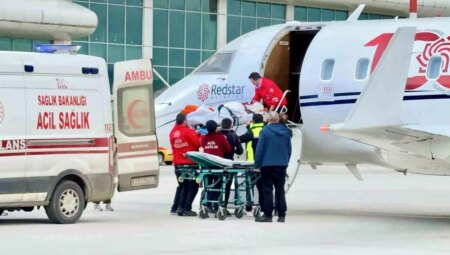 Ağrı’da Tedavi Gören Bebek ve Asker Ambulans Uçakla Sevk Edildi