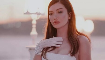 Şiddete uğradığını açıklayan Danla Bilic yüzünün son halini paylaştı!