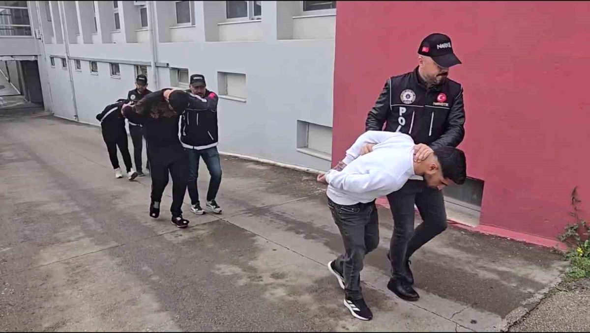 Adana’da Uyuşturucu Operasyonunda 32 Tutuklama
