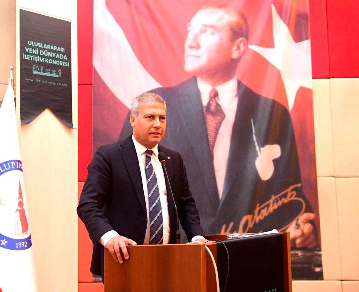 Anadolu Üniversitesi Rektörü Prof. Dr. Yusuf Adıgüzel, Bağlantı Kongresi’nde Dijital Dönüşümü Ele Aldı