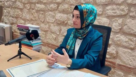 Belediyelerde söyleşiler yapan tarihçi-yazar diplomasız çıktı tezi