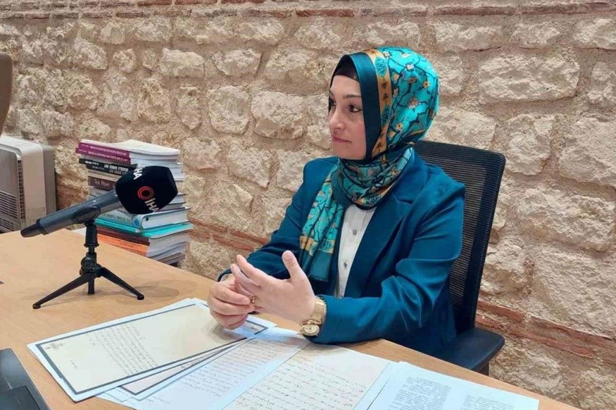 Belediyelerde söyleşiler yapan tarihçi-yazar diplomasız çıktı tezi