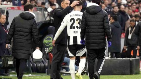 Beşiktaş’ta Ernest Muçi Sakatlandı