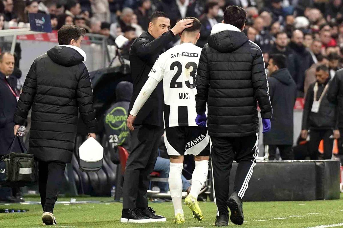 Beşiktaş’ta Ernest Muçi Sakatlandı