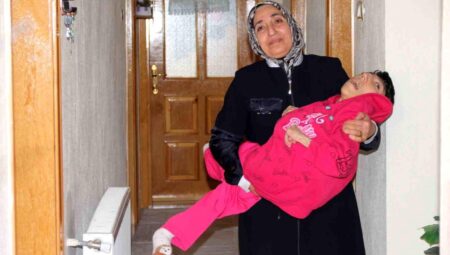 Eskişehir’de Engelli Kızına Tek Başına Bakan Baba Yaşam Mücadelesi Veriyor