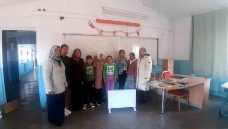 Fatih Mahallesi’nden Ilıcabaşı Ortaokulu’na Elektrikli Isıtıcı ve Kitap Bağışı