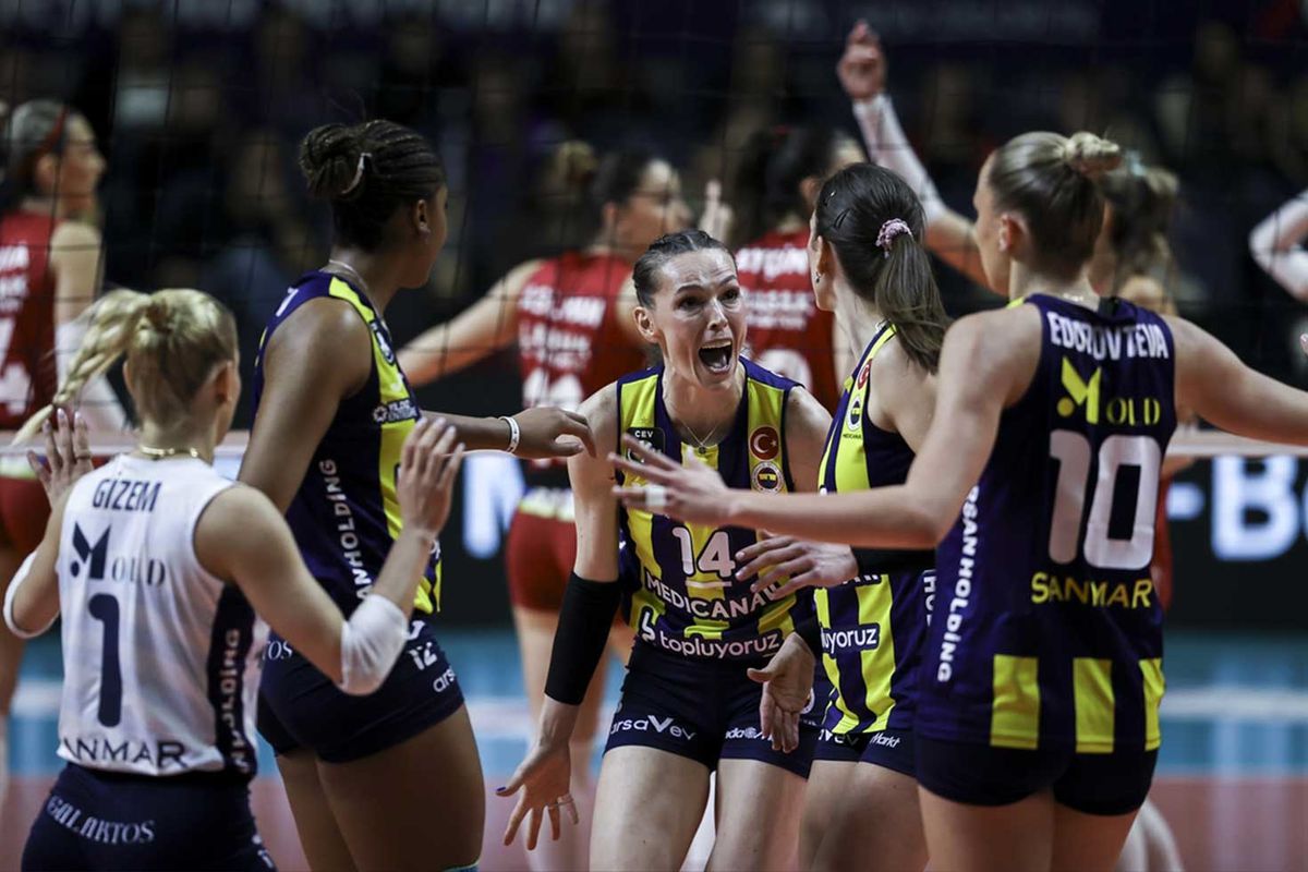 Filedeki derbi Kanarya’nın! Fenerbahçe Medicana, Galatasaray Daikin’i yenerek finale yükseldi