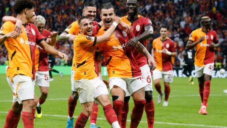 Galatasaray’ın yıldızı 100 milyon liraya ikna oldu