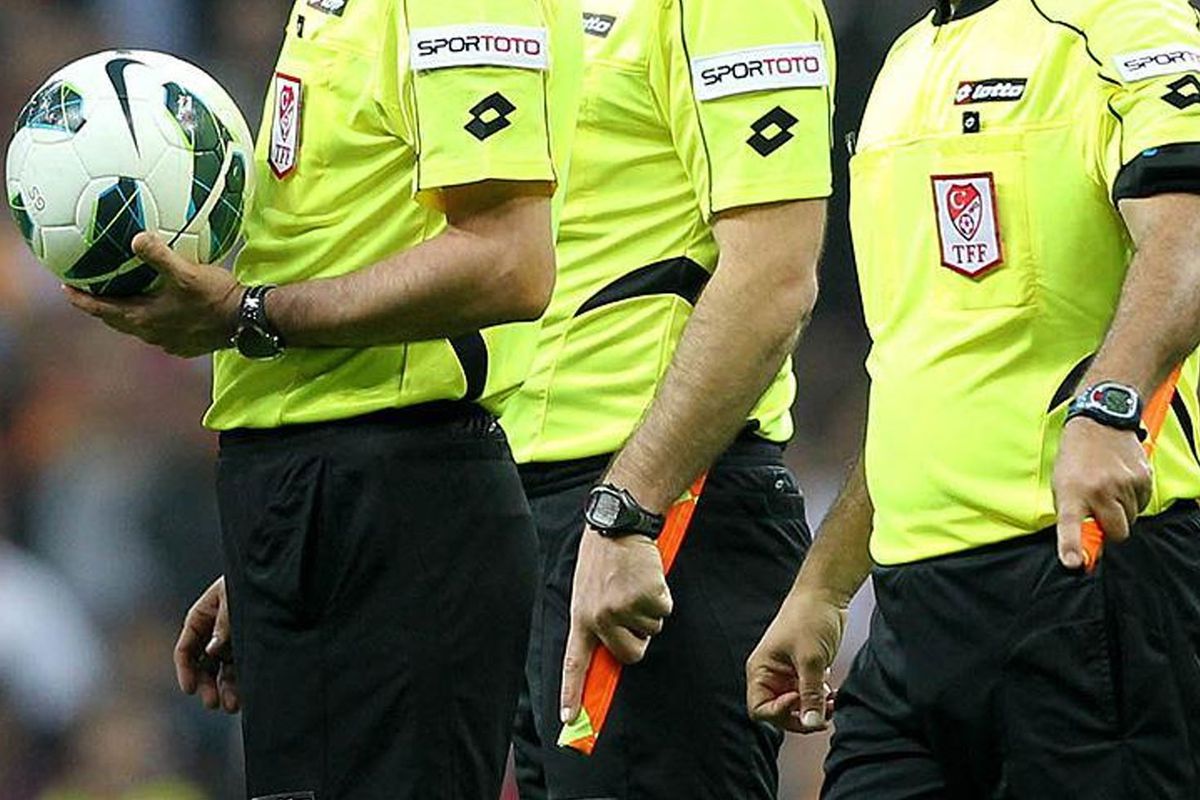 Gündeme bomba üzere düşen iddia: Süper Lig hakemi yasaklı unsur ile yakalandı