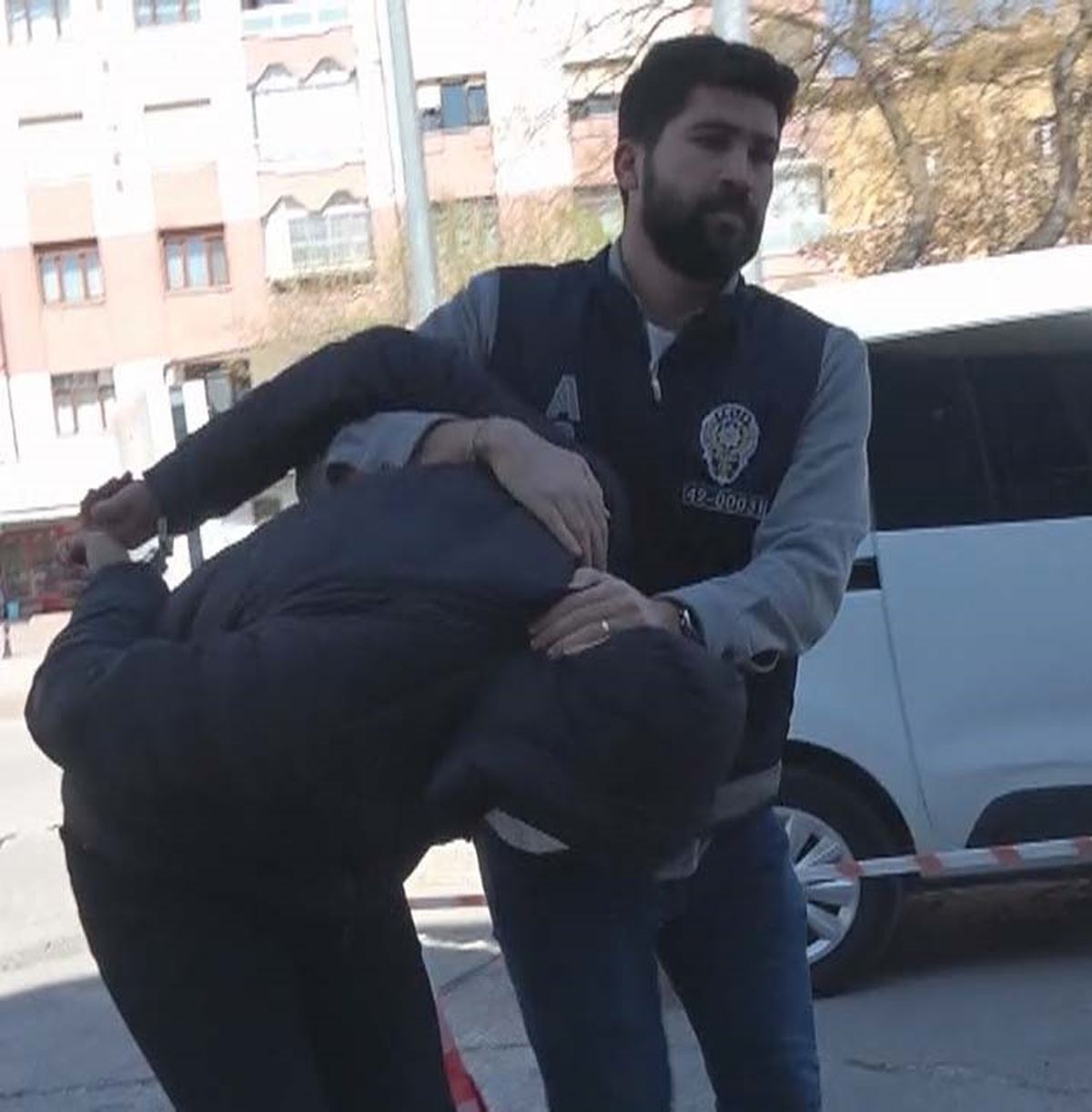 Hastalarla ilgili müstehcen yazışmalar yapan 2 asistan doktor gözaltına alındı