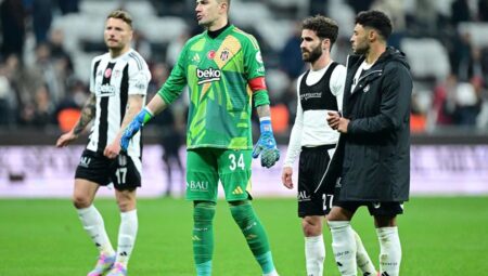 Maçtan sonra da devam etti! Beşiktaş tribünlerinden kadroya olay reaksiyon