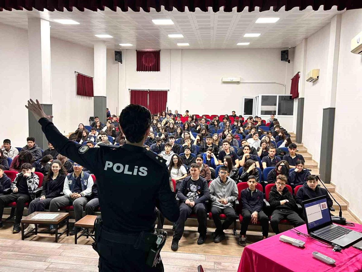 Manisa’da Öğrencilere Polislik Mesleği Tanıtıldı