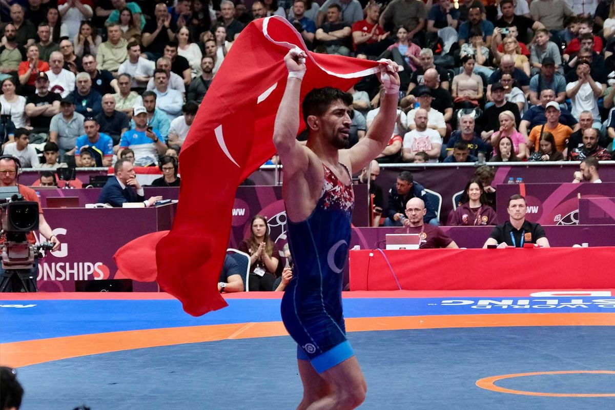 Ulusal güreşçi Kerem Kamal, Avrupa şampiyonu oldu