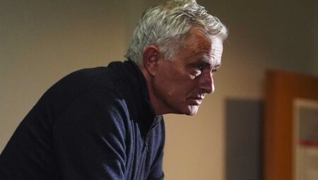 Yeni dönemde Fenerbahçe’de olmayacaklar! Jose Mourinho, 11 futbolcunun biletini kesti