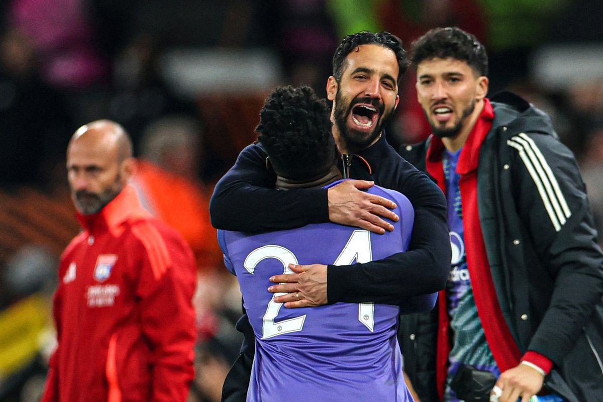 9 gollü çılgın maç! Manchester United’tan tarihi geri dönüş