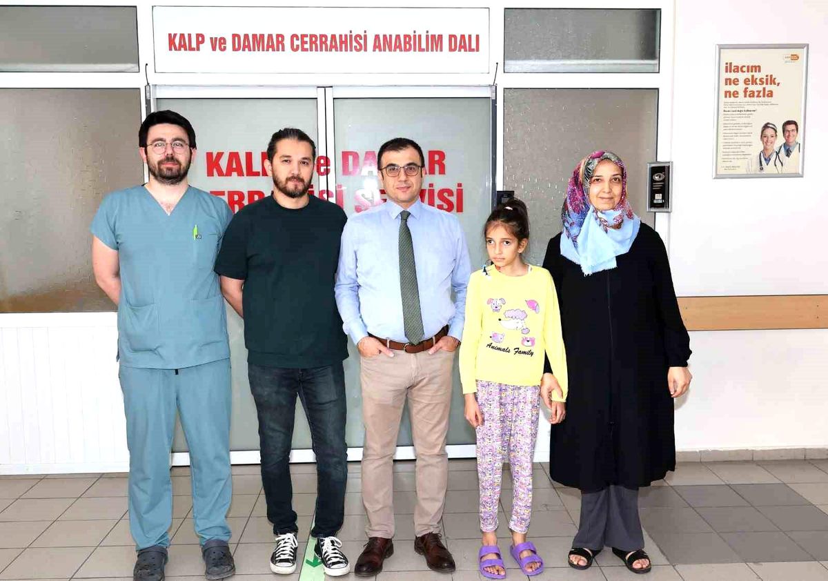 9 Yaşındaki Çocuğa İleri Mitral Kapak Yetmezliğinde Muvaffakiyetle Ameliyat Yapıldı