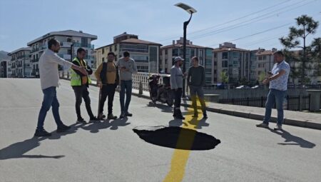 Afyonkarahisar’da Yolda Çökme Olayı