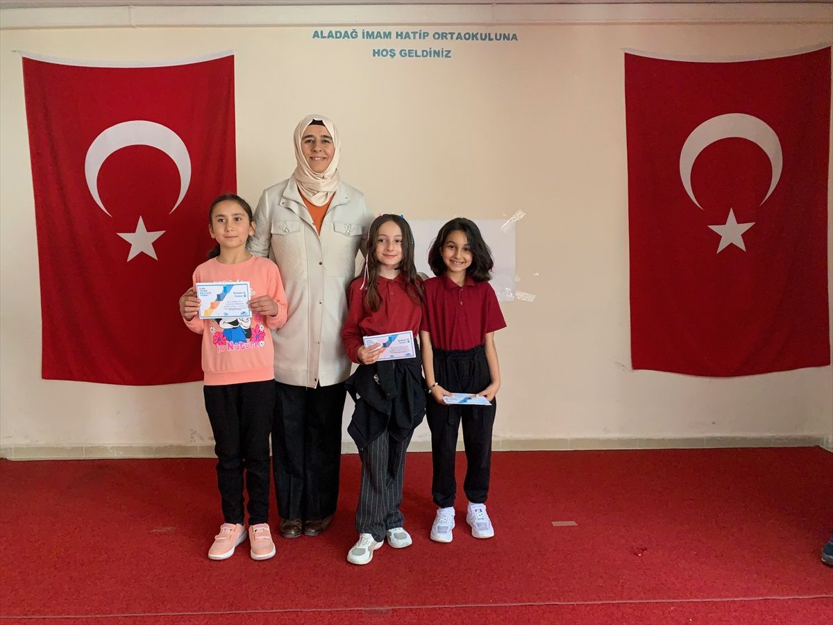 Aladağ’da Ufka Seyahat Müsabakası Ödül Merasimi Düzenlendi