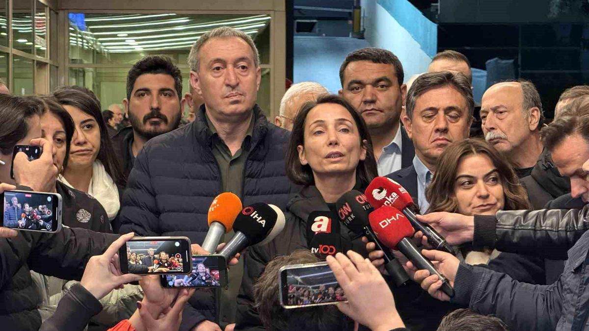 DEM Parti Eş Genel Liderleri, Kalp Krizi Geçiren Sırrı Süreyya Başkan’ı Ziyaret Etti