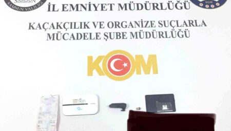 Ehliyet imtihanına kopya düzeneğiyle girmeye çalışan 3 kişi yakalandı