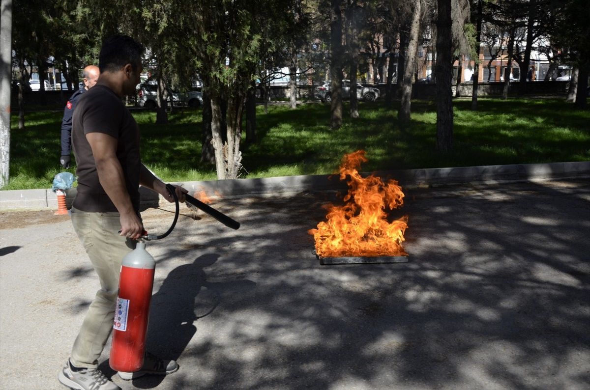 Eskişehir Vilayet Sıhhat Müdürlüğü’nde Yangın Eğitimi ve Tatbikatı Düzenlendi