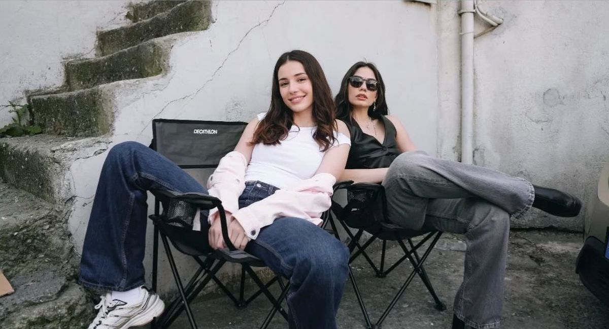 Eşref Hayal’in Nisan’ı Demet Özdemir, Ablalık Rolünde Göz Dolduruyor