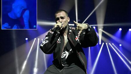 Ezhel’e konserde iç çamaşırı atıldı, sonrası daha da iğrenç