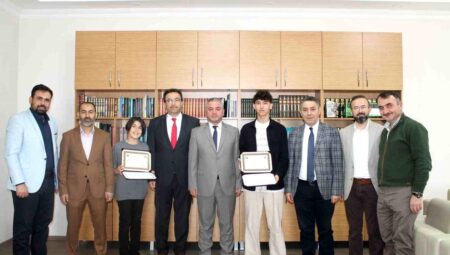 Hafızlık İmtihanında Muvaffakiyet Gösteren Öğrencilere Dokümanları Verildi