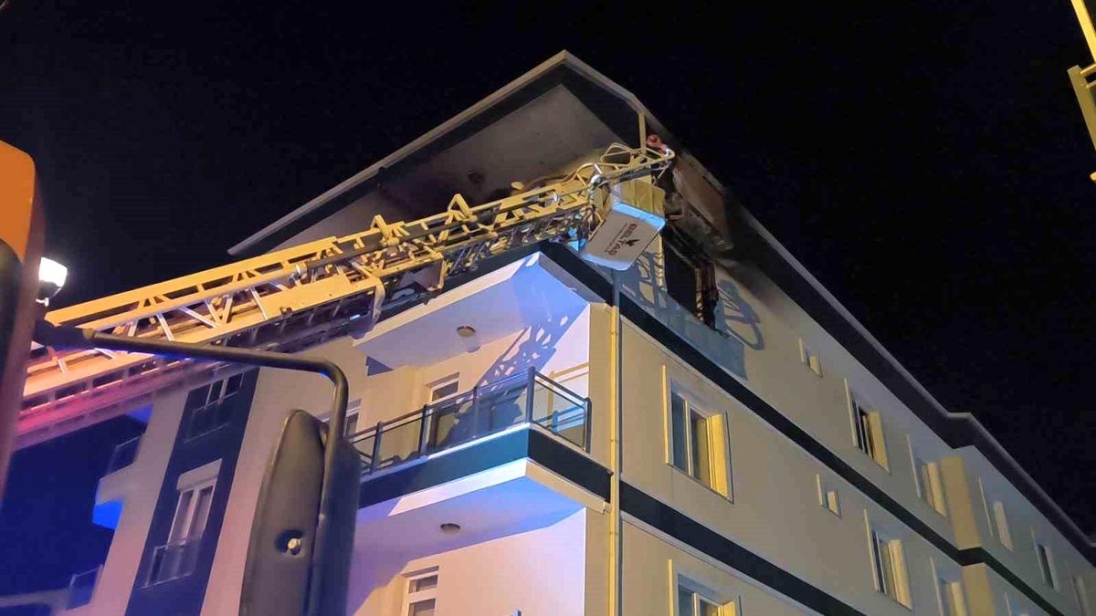Kırşehir’de Apartmanda Yangın: 3 Kişi Dumandan Etkilendi