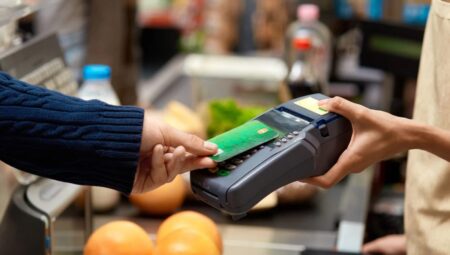 Marketlerde yemek kartlarına harcama limiti tezine peş peşe karşılık